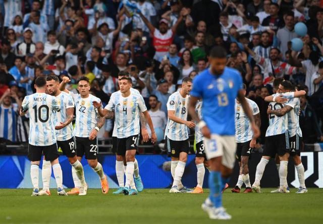 曼奇尼强行致敬吃瘪 意大利要在功劳簿上躺多久？